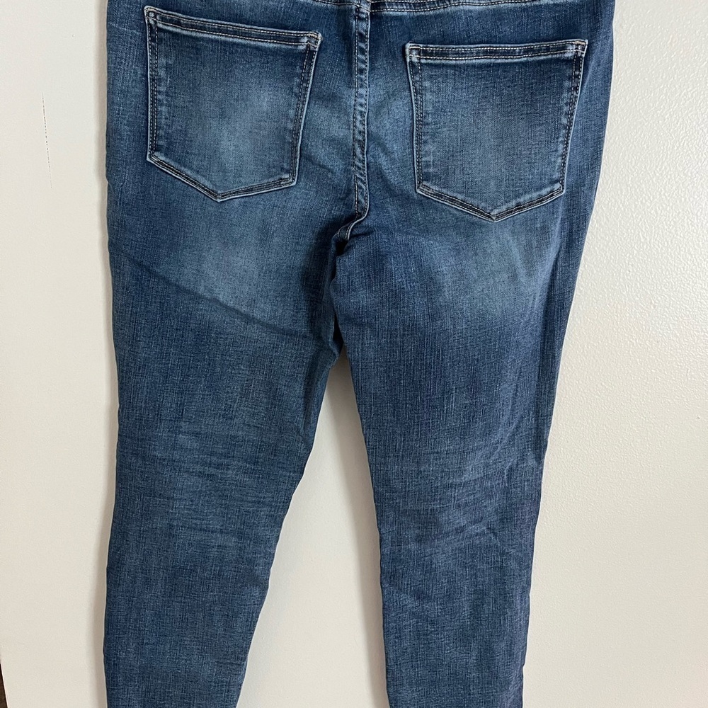 Maurice’s capris - Picture 2 of 3